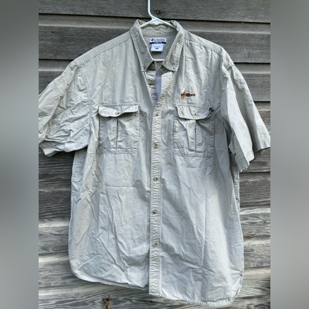 Columbia PFG short sleeve fishing shirt with embroidered fly